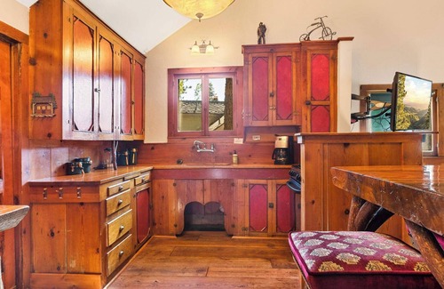 Big Bear Lake Cabin | Whispering Pines | Walk to Bear Mountain!