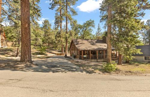 Big Bear Lake House | Whispering Pines - Walk to Bear Mountain