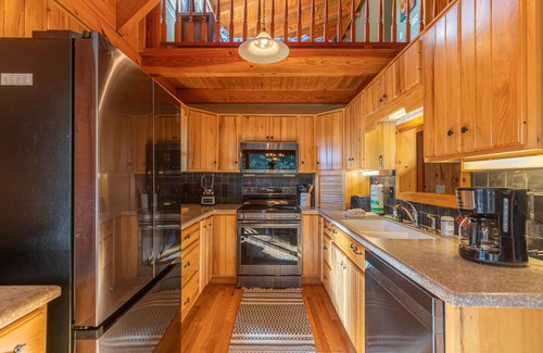 Boone House | Whispering Ridge Retreat - 7 mins. to downtown Boone, hot tub, great views, pool table!
