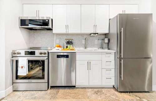 Whistler Village Apartment | Whistler Central, 2 Min to Gondola, Free Parking/Above Bar & Club