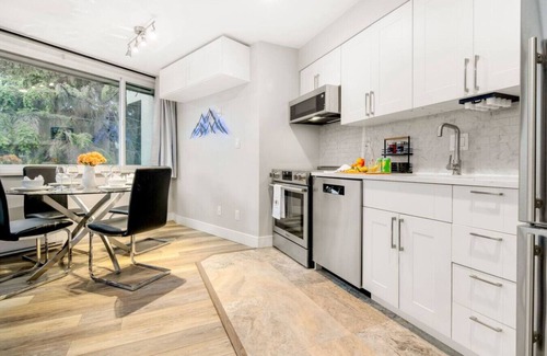 Whistler Village Apartment | Whistler Central, 2 Min to Gondola, Free Parking/Above Bar & Club