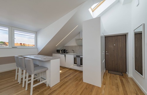 Old Town Apartment | WHITE 1BD Old Town Apartment by Hostlovers