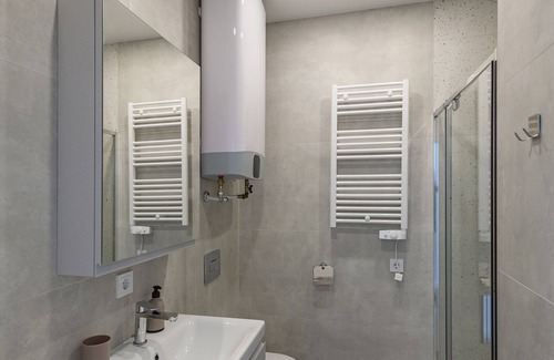 Old Town Apartment | WHITE 1BD Old Town Apartment by Hostlovers