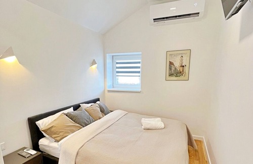 Old Town Apartment | WHITE 1BD Old Town Apartment by Hostlovers