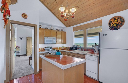 Wimberley House | White Buffalo Guest House I Wimberley Hills and Views, Romantic