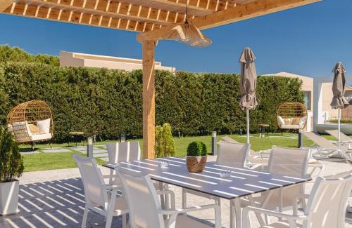 Laganas Bed & Breakfast | White Canvas Boutique Studios