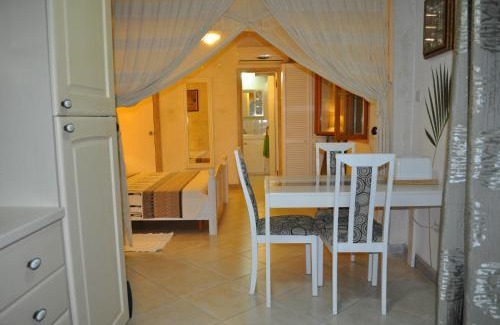 Silver Sands Apartment | White Coconut Studio
