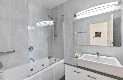 Torquay Apartment | White Crest Apartments