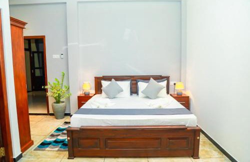 Hikkaduwa House | White Elephant Villa