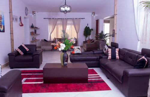 Central Kampala House | White Guest House -Kakiri