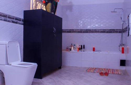 Central Kampala House | White Guest House -Kakiri