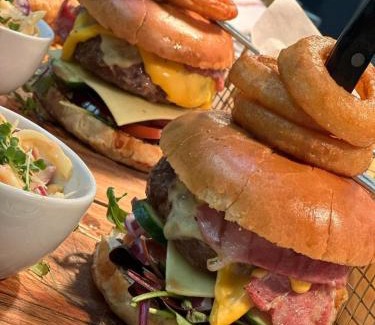 Pentrefelin Hotel | White Hart Llandeilo