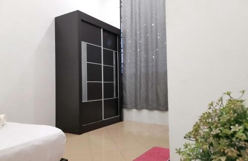 Central Seberang Perai House | White House 19 Room A