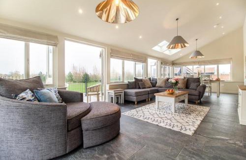 Halesworth House | White House Lodges - Dragonfly
