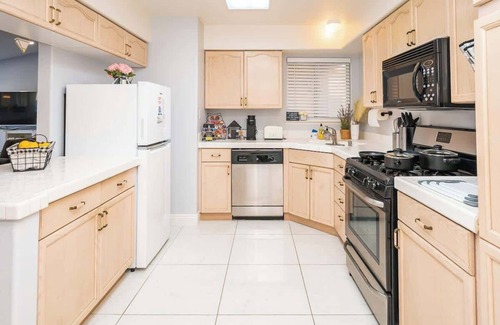 North Las Vegas House | White House: Modern 5BR w Shimmering Pool & Spa