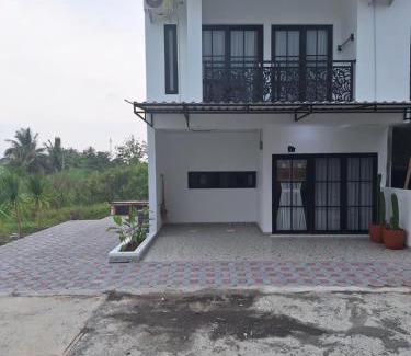 Candi Binangun Resort | White House Royal Villa B1