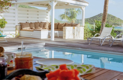 Cul de Sac Villa | WHITE PEARL, A seafront Caribbean Jewel in front of Pinel Island