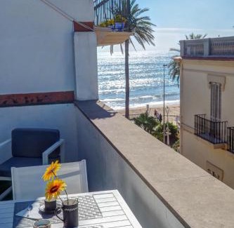 Sitges Town Center Apartment | White Penthouse by Hello Homes Sitges