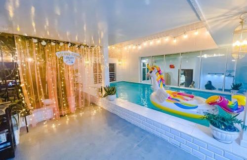 Phuong 1 Apartment | White Penthouse-Rooftop Pool Private -Central City