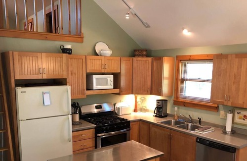 La Pointe House | White Pine - Cozy Carriage House in Town on Madeline Island - Easy Walking to