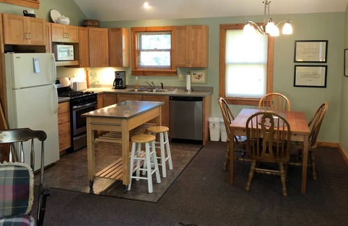 La Pointe House | White Pine - Cozy Carriage House in Town on Madeline Island - Easy Walking to