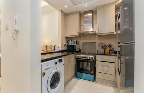 Discovery Gardens Apartment | White Sage Incredible Studio Next to Metro