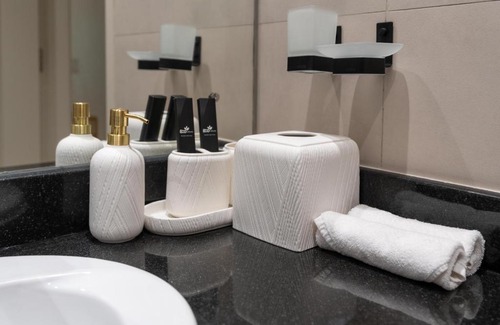 Discovery Gardens Apartment | White Sage Incredible Studio Next to Metro