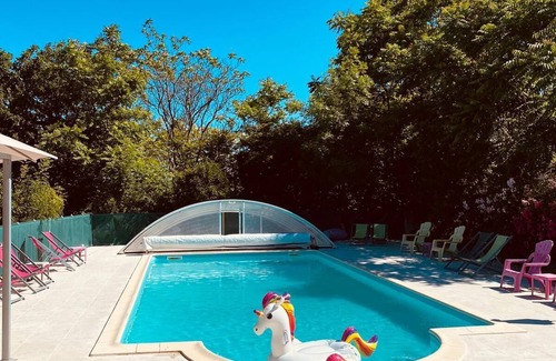 Fargues Cottage | white stone cottage very well restored, surrounded by nature, with swimming pool