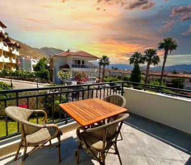 Icmeler Apartment | White Suites İçmeler