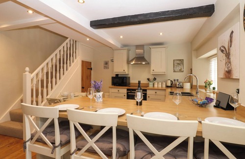 Middleham Cottage | WHITE SWAN COTTAGE, family friendly, with open fire in Middleham