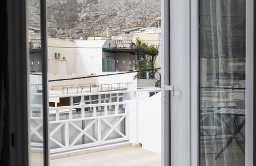 Kamari Apartment | White wave studio 2 Santorini