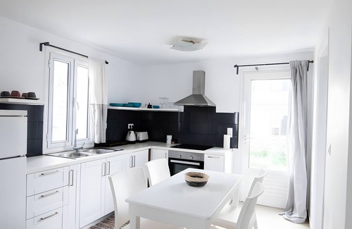 Kamari Apartment | White Wave Villa Santorini