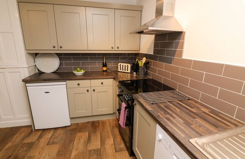 Giggleswick Cottage | WHITEFRIARS LODGE, family friendly, with a garden in Settle
