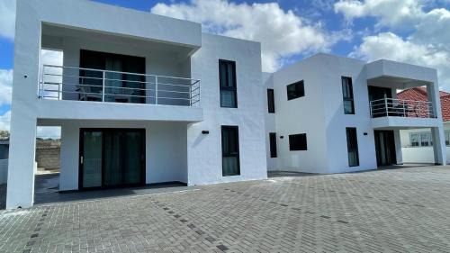 Marie Pampoen Apartment | Whitehouse Boulevard, close to Mambo Beach and City Centre