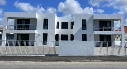 Marie Pampoen Apartment | Whitehouse Boulevard, close to Mambo Beach and City Centre