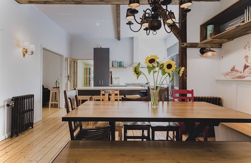 Frankston House | Whitelodge on Long Island 100 metres to beach, pet friendly