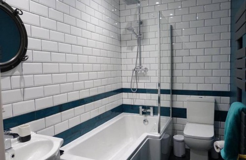 Hastings Apartment | WhiteRock Rocks !!