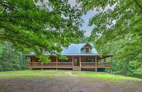 Rogers Cabin | Whitetail Cabin - fireplace, theater room, Wifi!, Family-Sized Log Cabin at Beaver Lake w Forest Vie