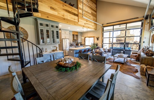 Sewanee House | Whitetail Creek Lodge Close to Campus