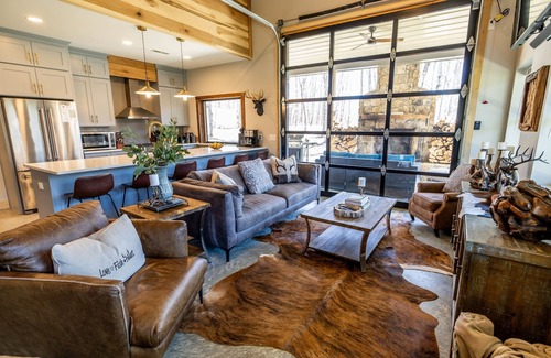 Sewanee House | Whitetail Creek Lodge Close to Campus
