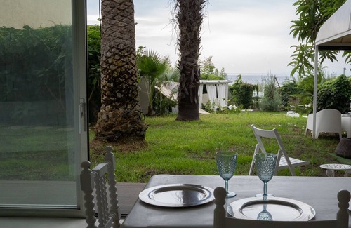 Aci Trezza House | whitewater home by the sea