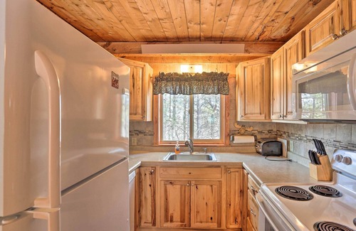 Deadwood Cabin | Whitewood Cabin: Deck, Gas Grill & Hot Tub!
