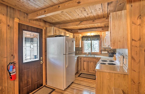 Deadwood Cabin | Whitewood Cabin: Deck, Gas Grill & Hot Tub!