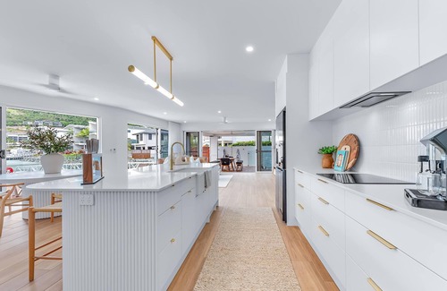 Airlie Beach House | Whitsunday Waterfront Luxury at 19 The Cove