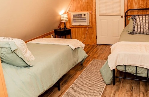 Wellington Cabin | Whitts Acres Cabin*RRG/Cave Run*