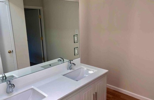San Bruno House | Whole bright house 6BR 2BA Wifi Parking SFO 8 min