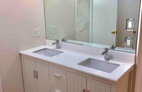 San Bruno House | Whole bright house 6BR 2BA Wifi Parking SFO 8 min