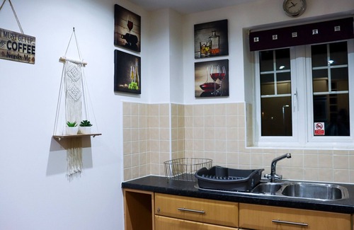 Birmingham Apartment | Whole Flat - 2BR/Contractors/Professionals/ULEZ Free/Parking/B'ham City 10 Mins