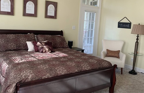 Chapel Hill Cottage | Whole House-Beautiful three bedroom cottage with upper and lower levels.