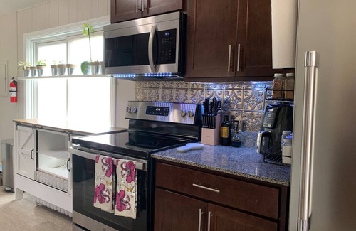 Observation Hill Apartment | Whole House with Lake and Lift Bridge Overlook for 10 Guests